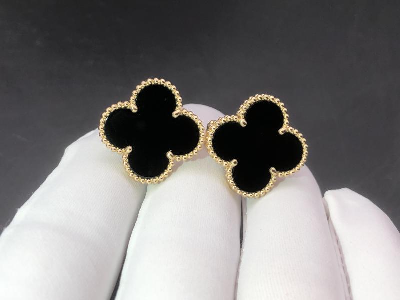  20mm Alhambra earrings 13