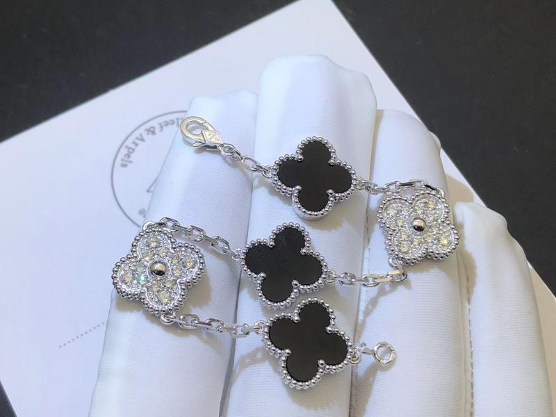  bracelet, 5 motifs 15